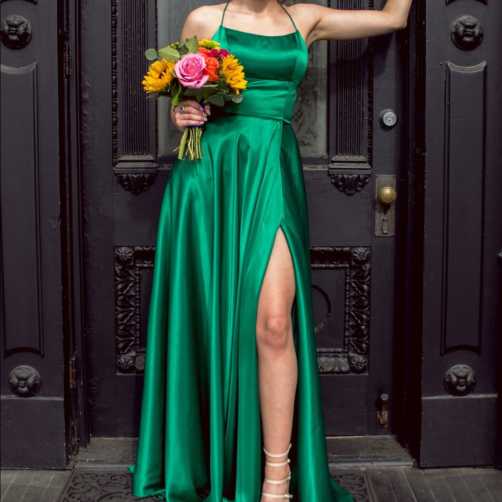 Emerald green Sherri Hill prom dress